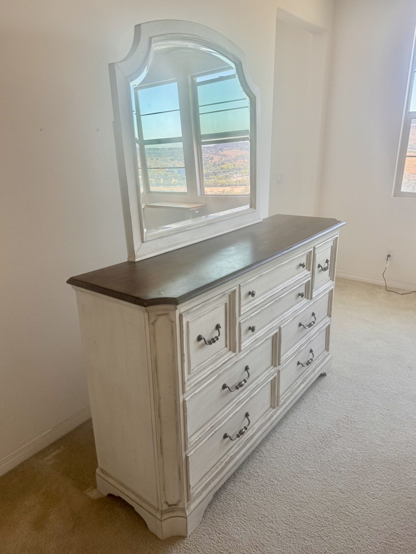 Dresser With Mirror