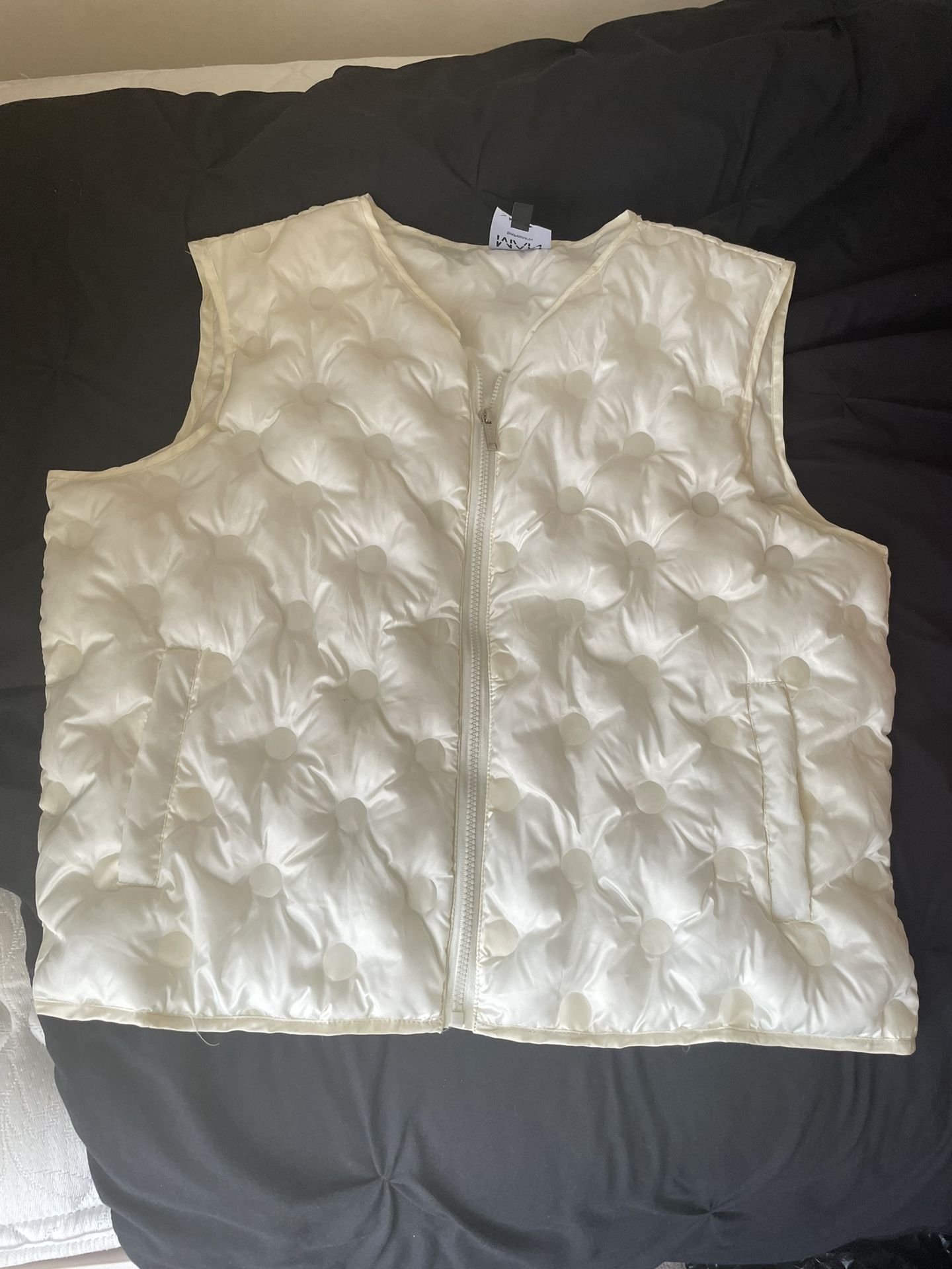 Mens Small Crème Puffer Vest