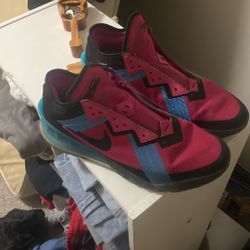 LeBron 18 Fireberrys 