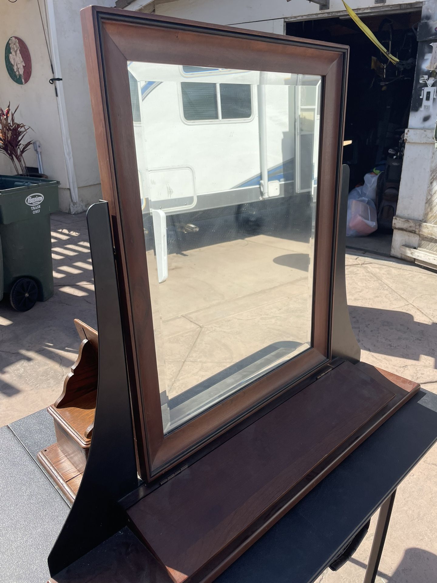 Dresser Topper With Mirror