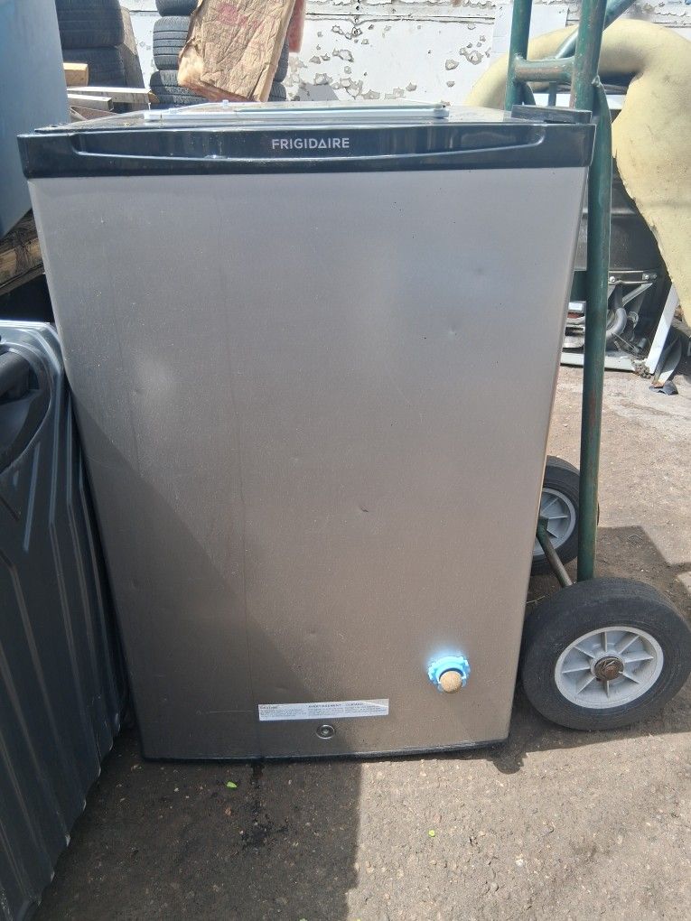 Frigidaire Mini Fridge