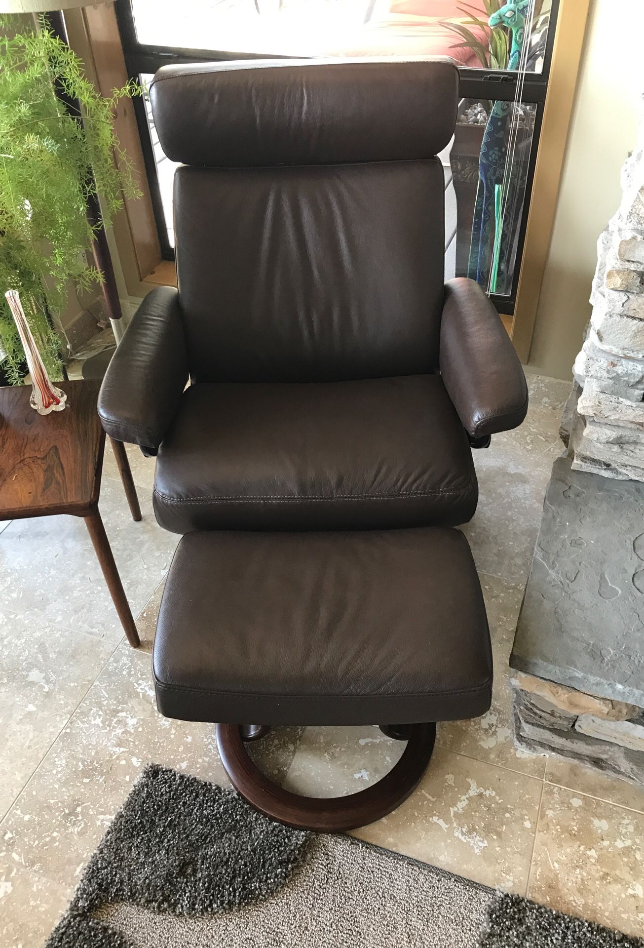 Medium size Ekornes Stressless dark chocolate high end recliner