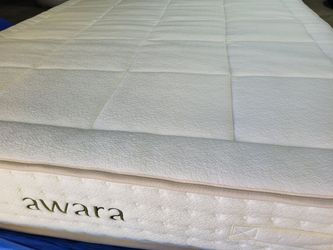 Queen Awara NaturalLuxury Hybrid Mattress - Like New