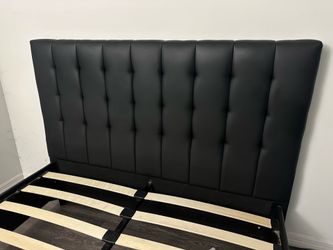 Bed Frame (Full Size) / Marco de Cama (Tamaño Full)