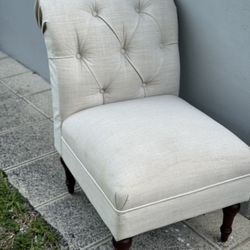 Tufted Lounge Chair