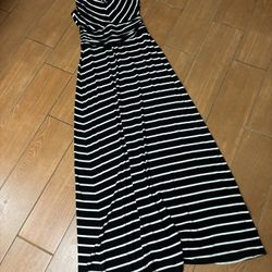 Black 8 White Striped Maxi Dress 👗 by Vince Camuto 
