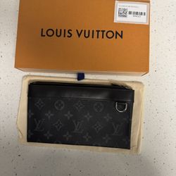 Louis Vuitton Discovery Pochette PM