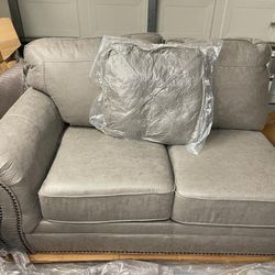 NEW! Sofa Couch Gray! Shoot me an Offer! Retail Price $538 Loveseat Leather 