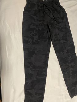 Lululemon Pmts Camo Size 6