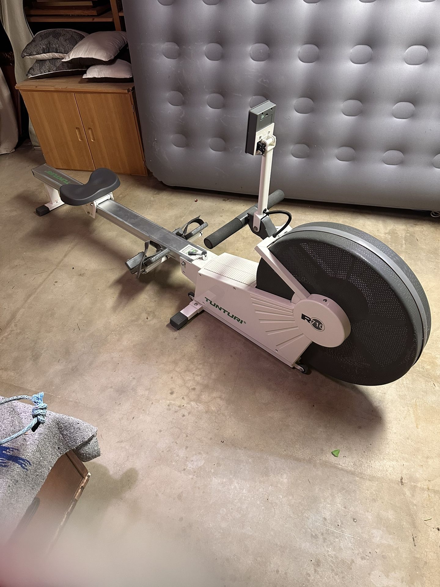 Tunturi R710 Rowing Machine