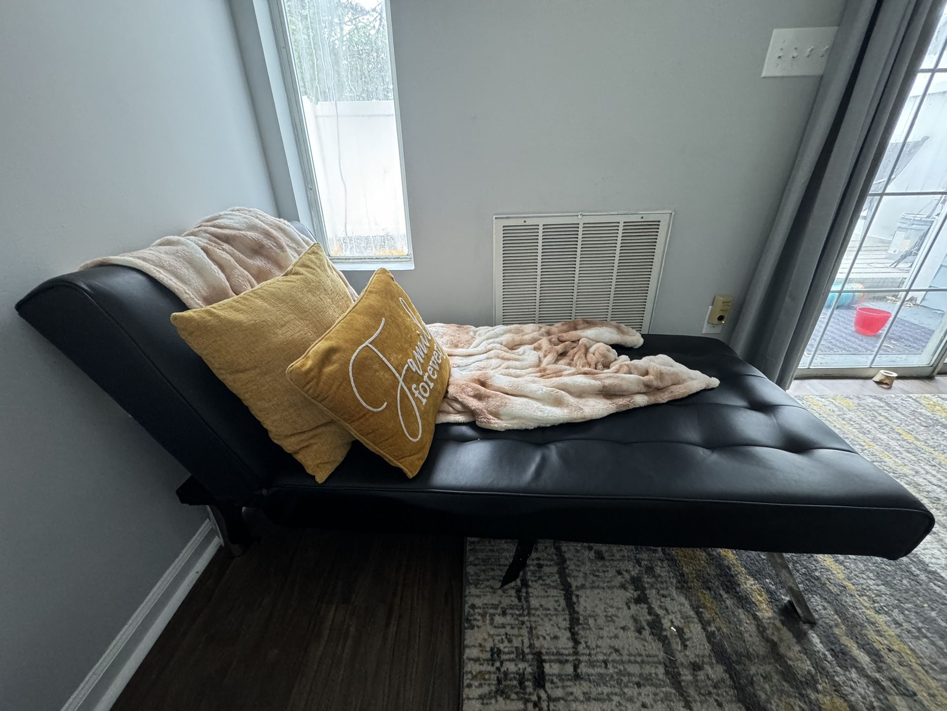 Chaise lounge chair