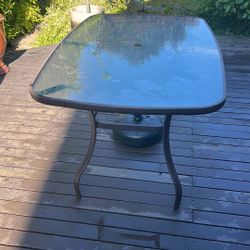 4-6 Person Hampton Bay Patio table. 
