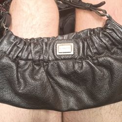 Burberry Clamshell Purse – Classic Look, Great Condition (No, It’s Not a Lunchbox)
