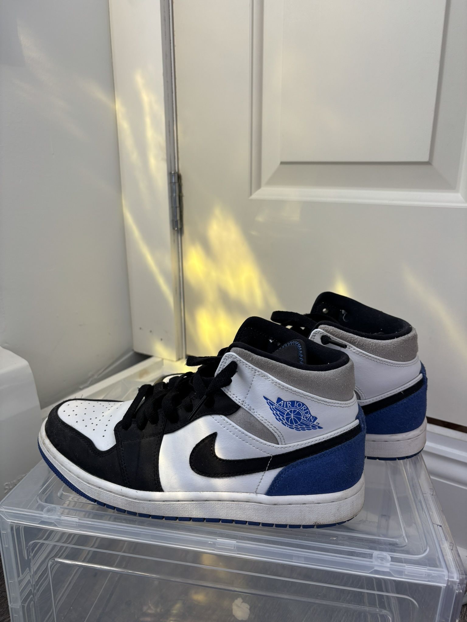 Jordan 1 Mid SE Royal Black Toe