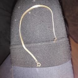 elegant gold bracelet 