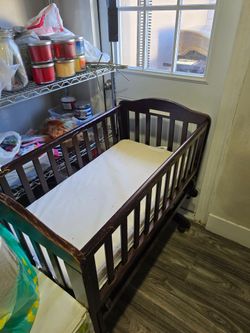 Pre-owned Baby Grib "as is".