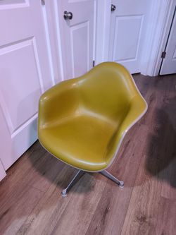 Eames for Herman Miller Mid Century Olive Green Padded Fiberglass Swivel Chair