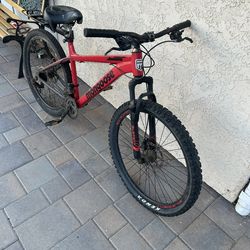 Mongoose Mountain Durham Bike 26 Inch Rims