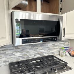 Brand new Samsung  - Overhead Microwave with vent Options 