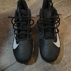 Nike Cleats Multi-sport With Specialized Rubber And Grooving On The Bottom To Maintain Maximum Traction On Grass Or Turf 10 And 1/2 Men's Wide