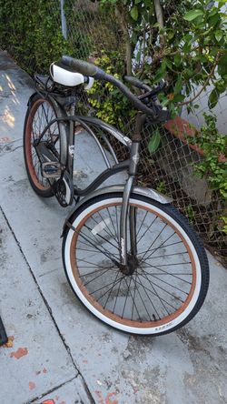 Cruiser Bike With Lots Of Extras 