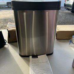 Insignia™ NS-ATC3SS1.     3 Gal. Automatic Trash Can - Stainless steel