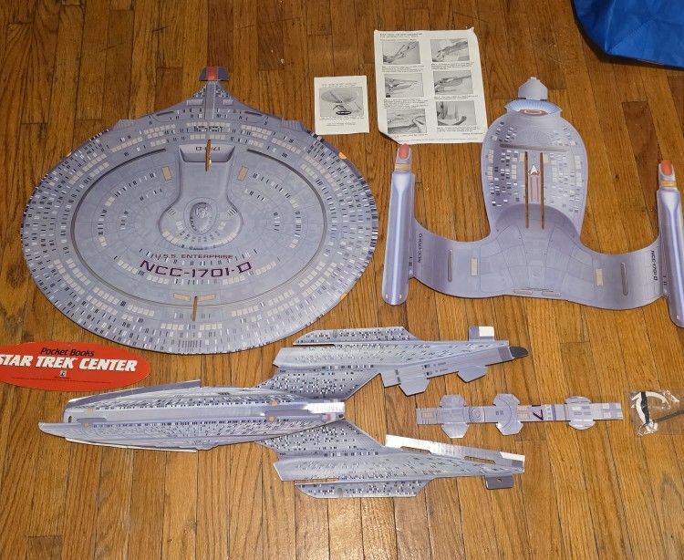 USS ENTERPRISE NCC 1701 -D MOVIE COLLECTORS STAR TREK STARSHIP MOBILE