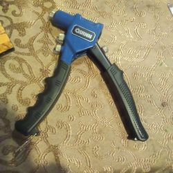 
QUINN8 in. Single Hand Professional Riveter