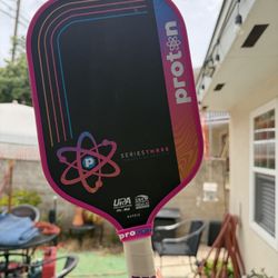 Pickleball paddle