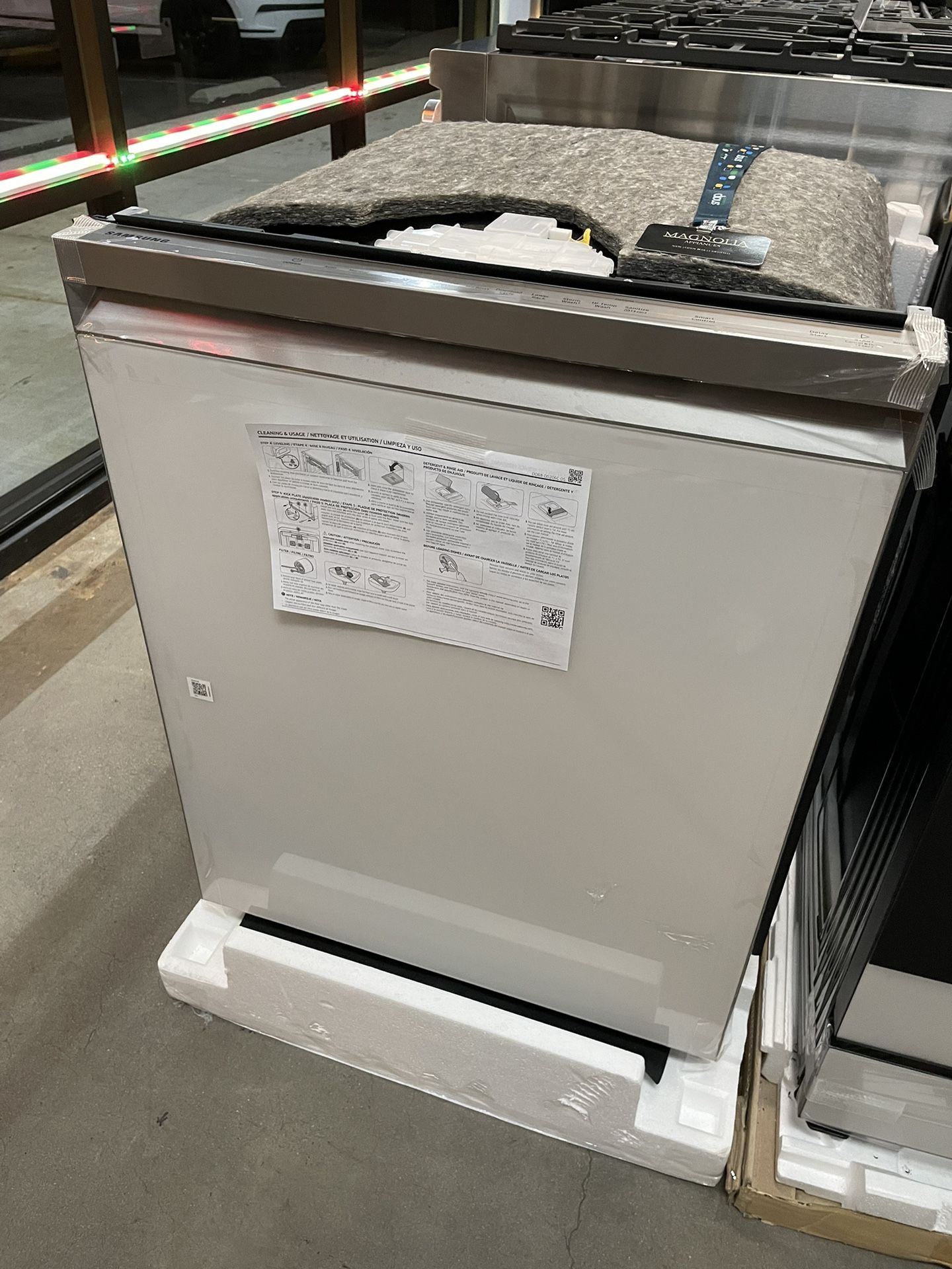 Samsung Bespoke Dishwasher In White Glass