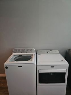 MAYTAG WASHER AND DRYER NOT MATCHING SET BOTH ELECTRIC XL CAPACITY 5.0 CU CLEAN AND DESINFECTED DELIVERY AVAILABLE FOR EXTRA FEE