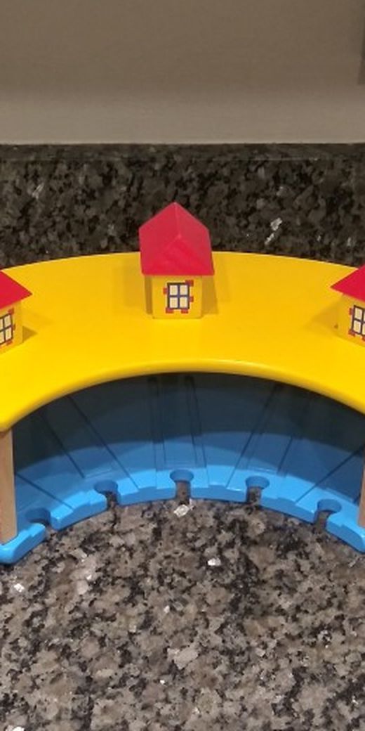 Thomas and Friends Train Wooden Roundhouse 5 Space Garage Depot Yellow Red Blue. Great shape! Thomas Tank Engine