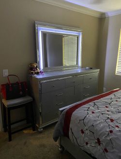 Queenside Bedroom Set for Queens!