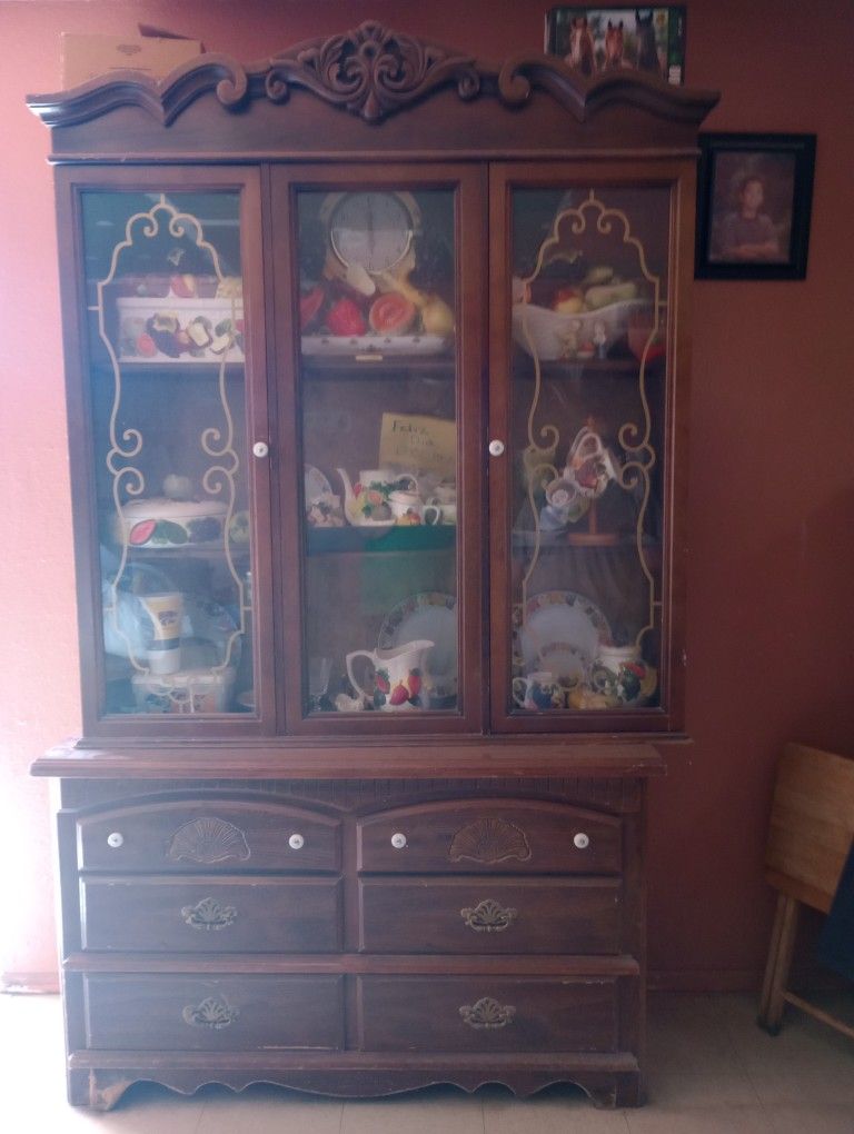 China Cabinet & Ceramic Wear