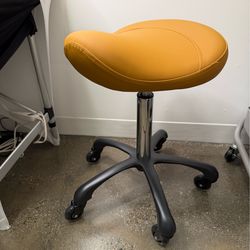 Brown saddle chair