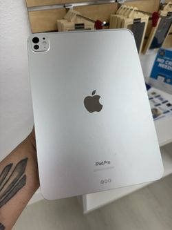 11-inch iPad Pro M4 chip with OLED and Built for Apple Intelligence (WiFi) 256GB Good Silver