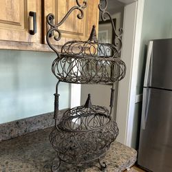 2 Teared Iron Accessorie 