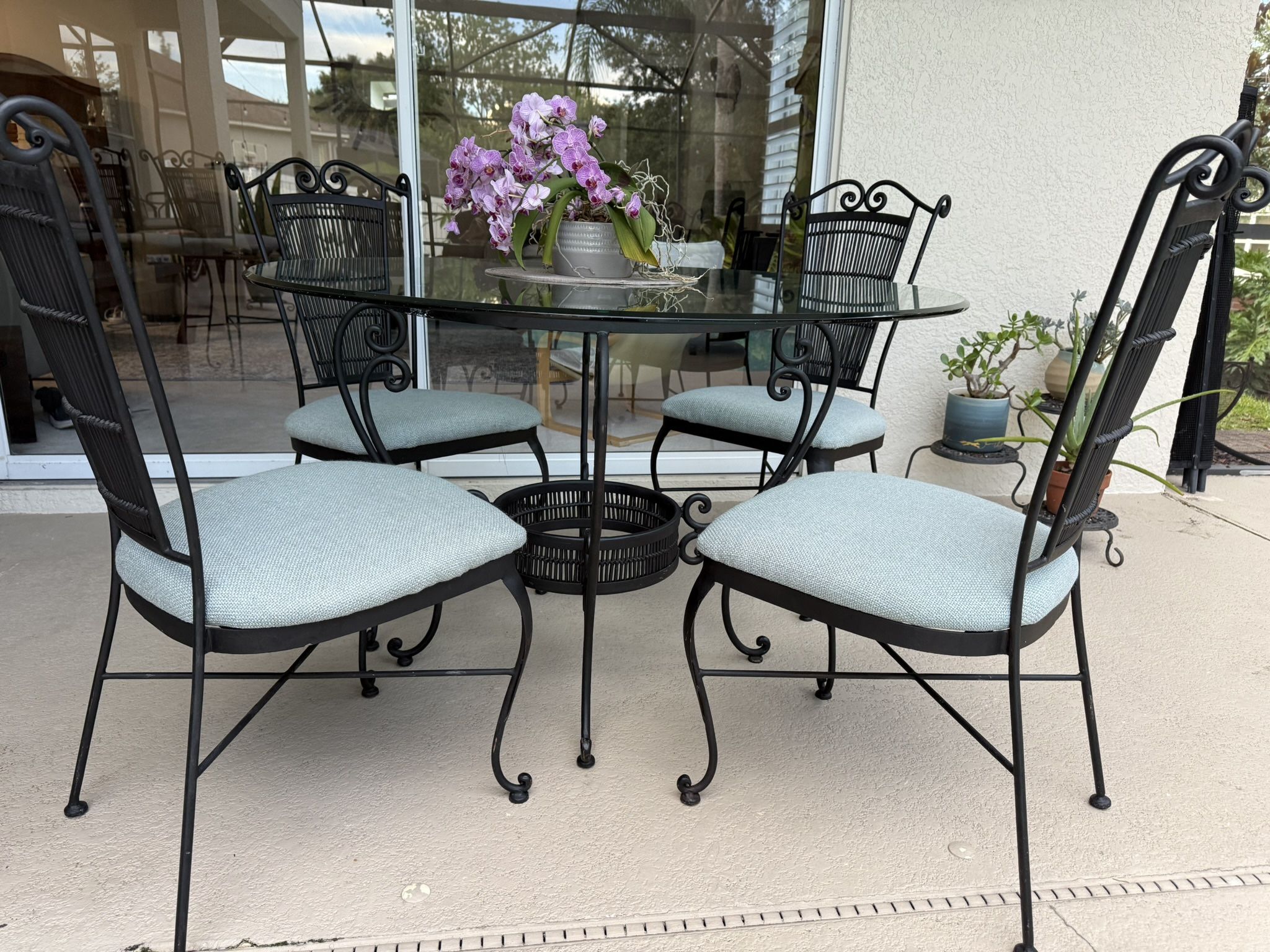 Wrought Iron Dining Table Set w/ 4 chairs.