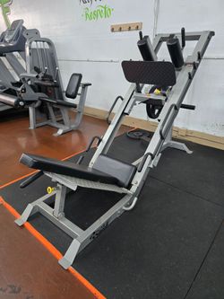 Hoist plate loaded hack squat / leg press gym equipment exercise weight machine