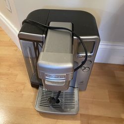 Coffee Maker/ reservoir pod coffee
