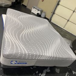 queen mattress memory foam 🦎