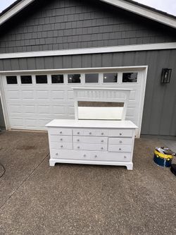 White 8 Drawer Dresser