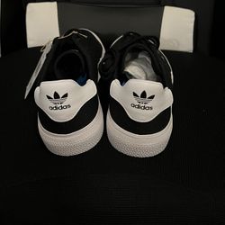 Adidas Low  7.5m 