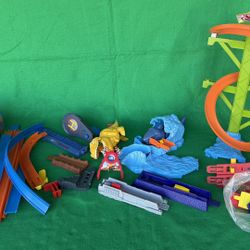 Large Lot Of Used Loose Hot Wheels Metal Machines Track & Playset Pieces