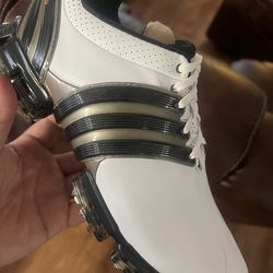 Golf shoes