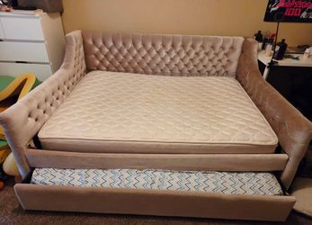 Tufted Velvet Daybed with Trundle