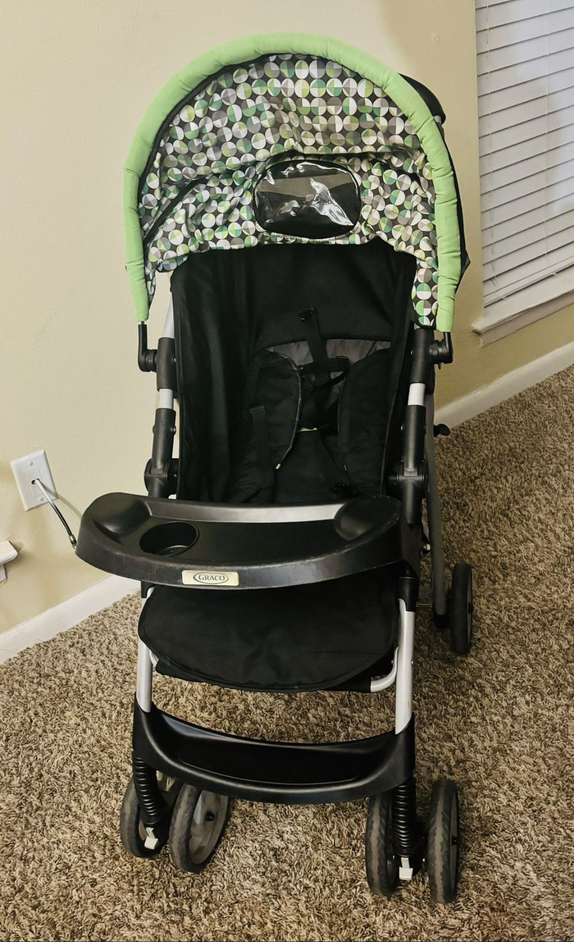 Graco Literider LX Lightweight Stroller car seat can easily attached with stroller new in condition