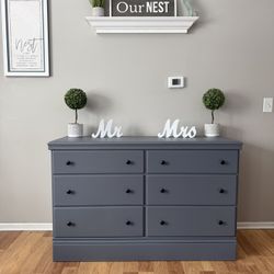 ✨🩶Gorgeous Solid Wood Dresser🩶✨