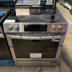 New! Frigidaire Gallery 30” Electric Range