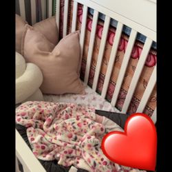 white full size baby crib with mattress 